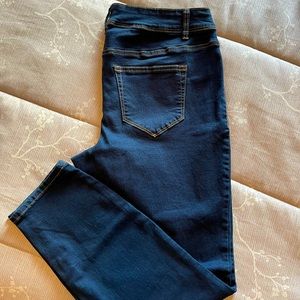 Maurices stretch jeans. New w/o tags. Size 16